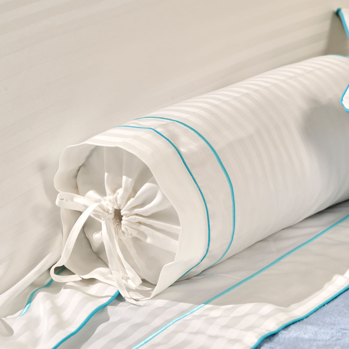 01 01 0354 Capa de Rolinho Plaza Maquinetdo Branco Azul Turquesa 50 x 1 003